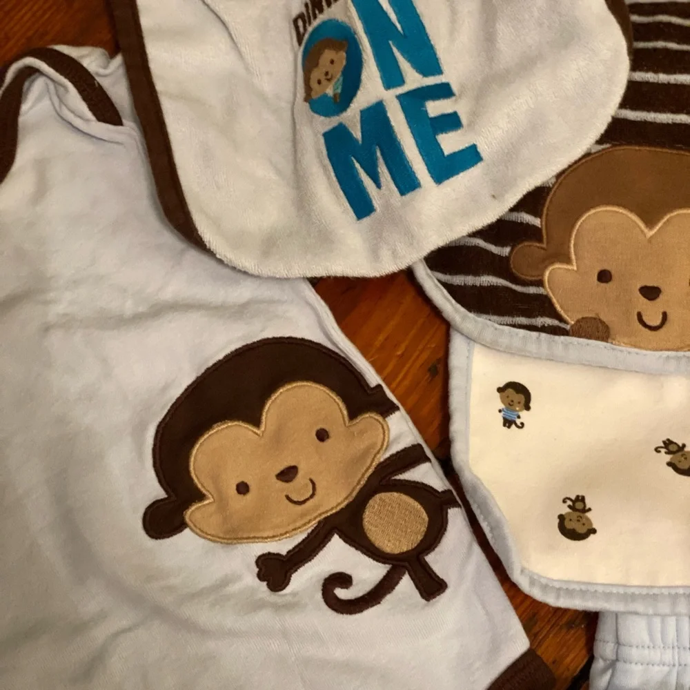 Carters Bundle Outfits Size 3-6 months